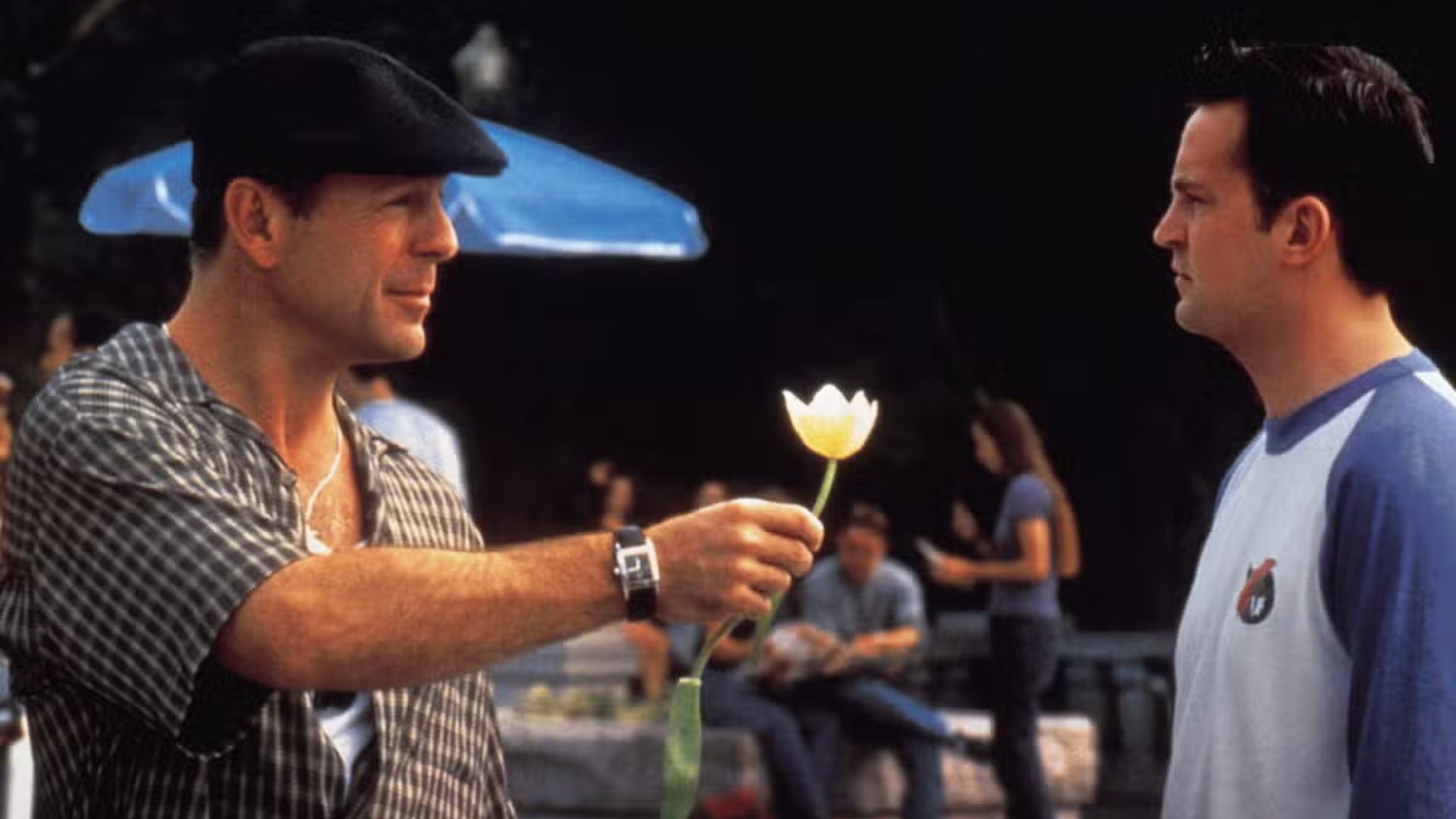 Matthew Perry contracenou com Bruce Willis em Meu Vizinho Mafioso (Foto: Divulgação)