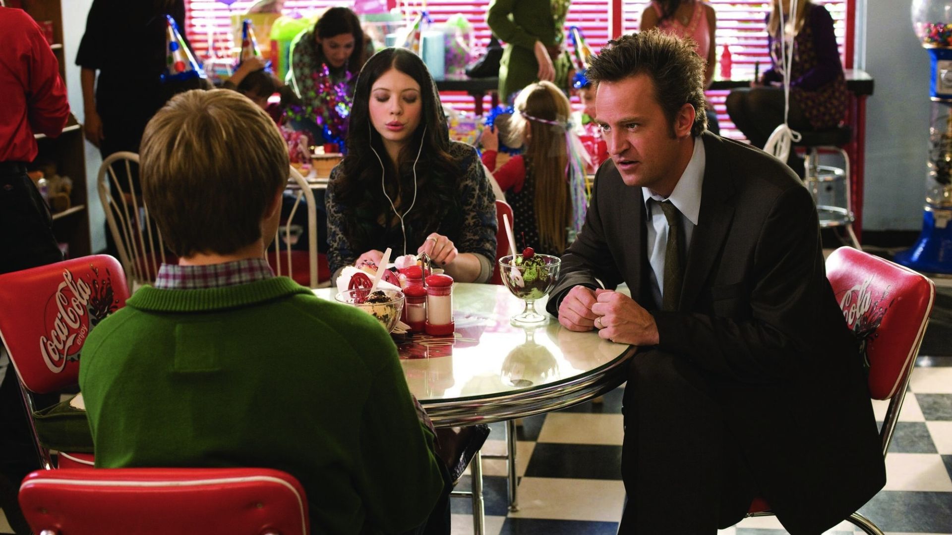 Em 17 Outra Vez, de 2009, Matthew Perry divide o papel de protagonista com Zac Efron (Foto: Divulgação)