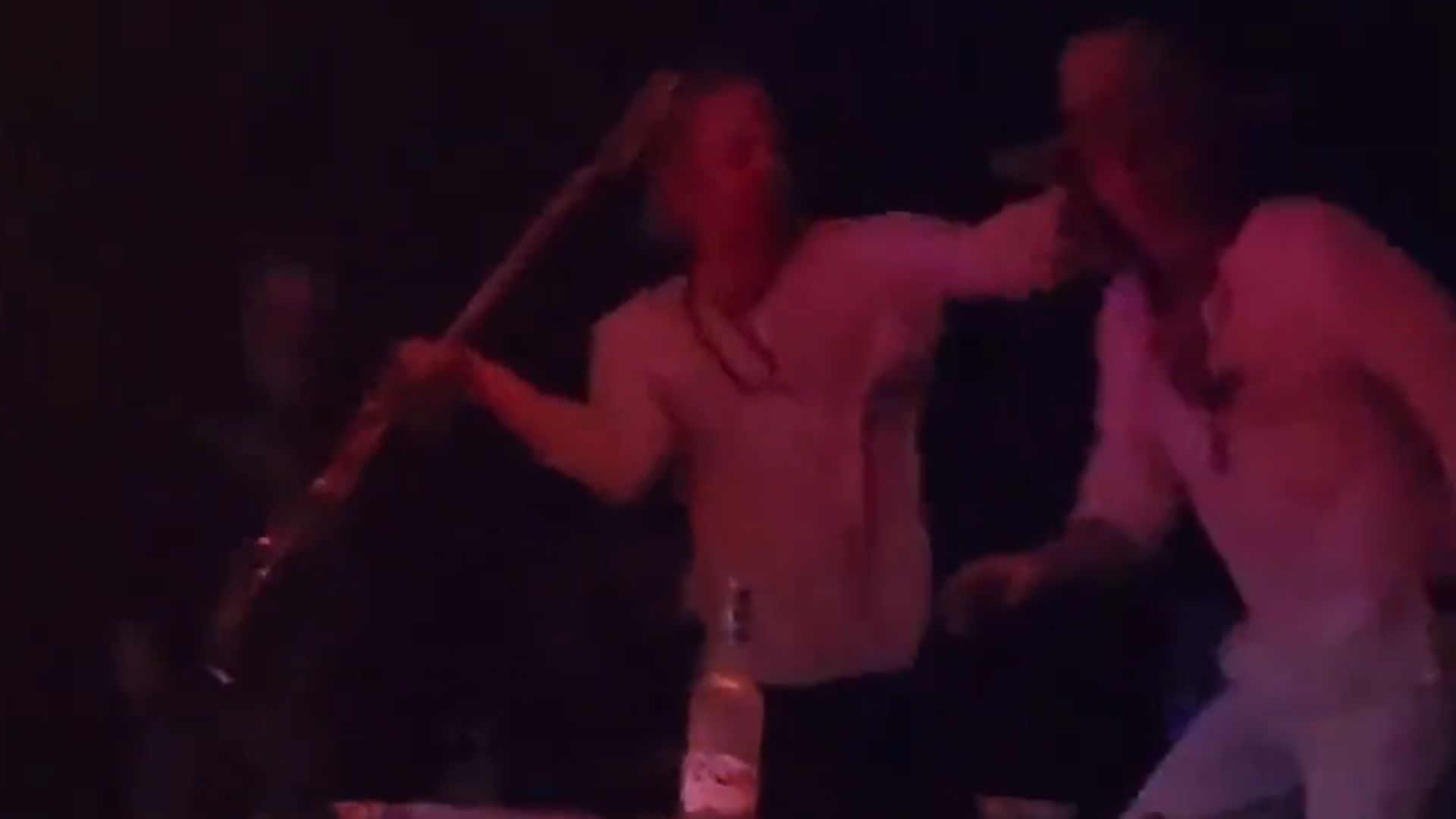 Briga entre membros do Brian Jonestown Massacre (Foto: Reprodução)