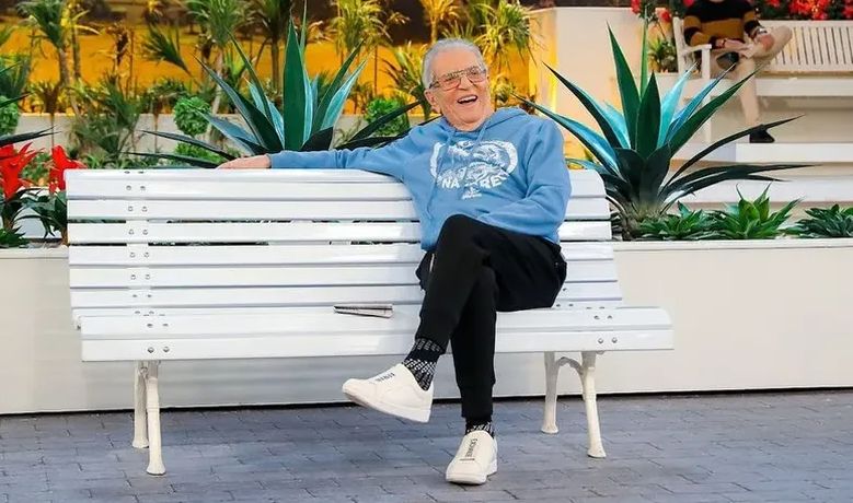 Carlos Alberto de Nóbrega caiu, bateu a cabeça e trincou uma costela (Foto: reprodução)