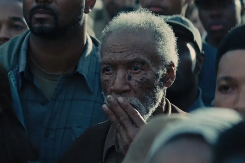 Símbolo de três dedos em Jogos Vorazes (Foto: reprodução Paris Filmes)