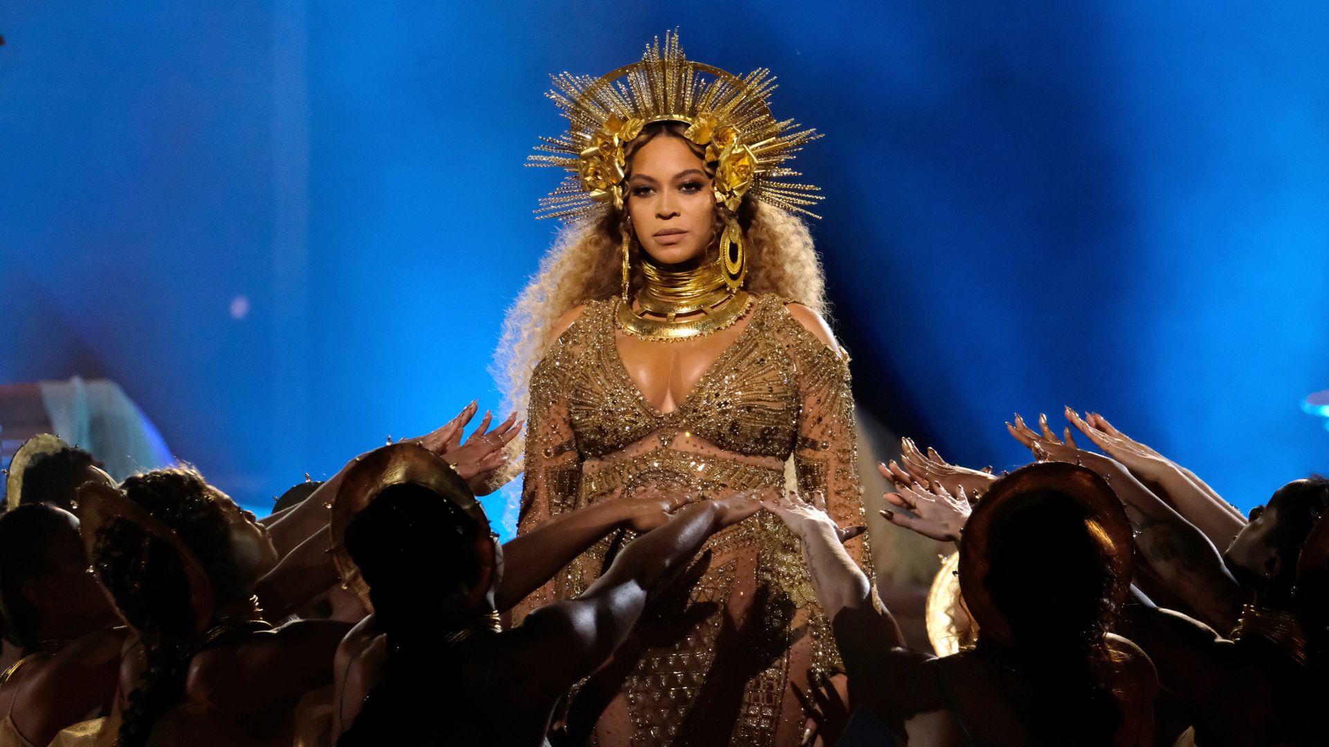 Beyoncé durante sua apresentação na 59ª edição do Grammy's Awards.