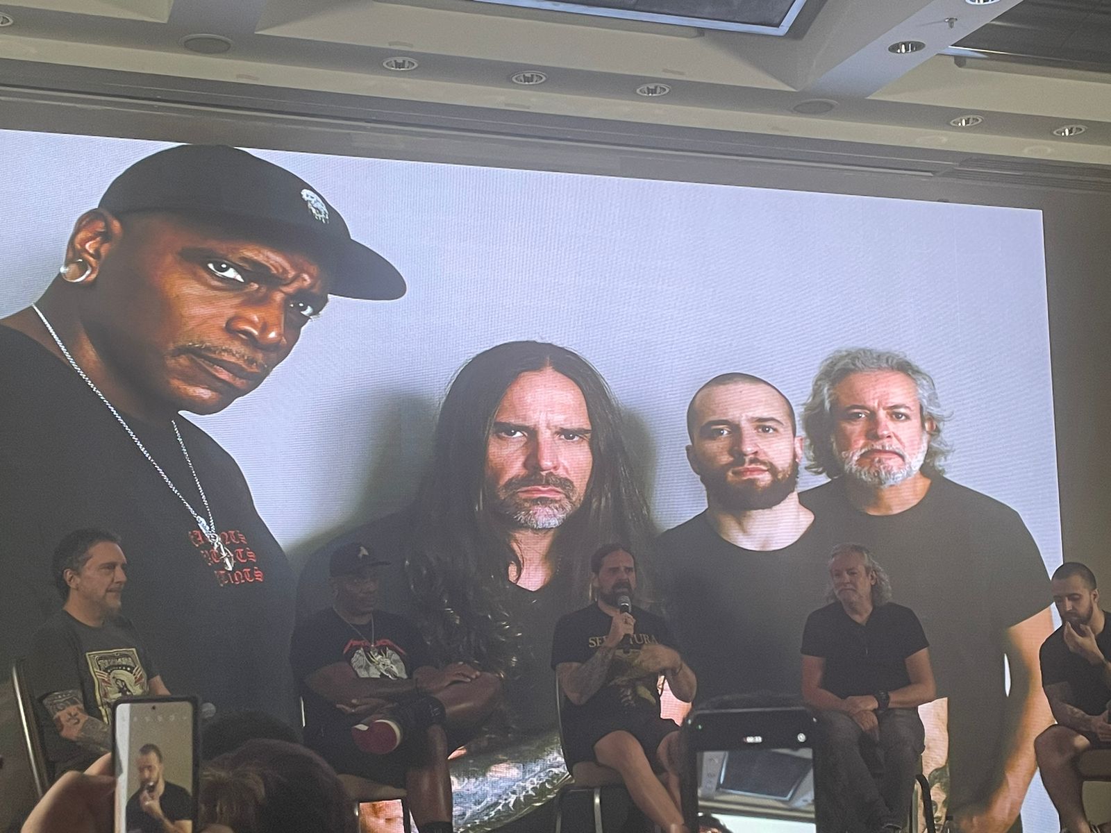 Sepultura em coletiva de imprensa para a turnê de despedida