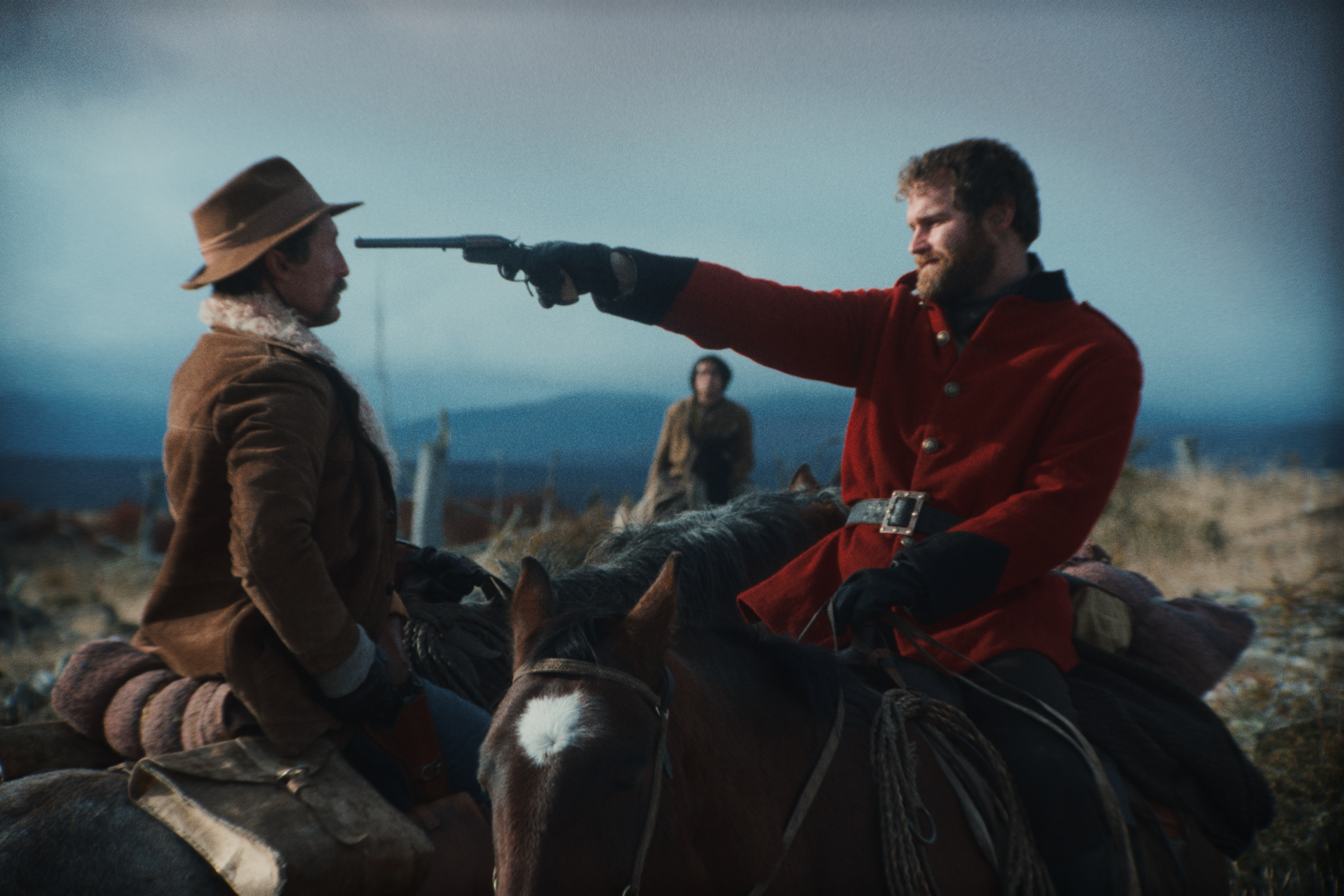 Benjamin Westfall interpreta Bill (esquerda) e Mark Stanley interpreta Alexander MacLennan em 'Os Colonos'