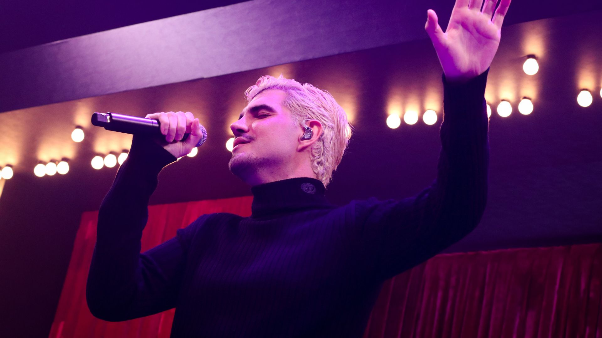 Jão canta Cazuza em homenagem ao artista promovida pela Coca-Cola; cantor pode gravar disco de músicas inéditas do artista (Foto: Claudio Andrade/AGNews)