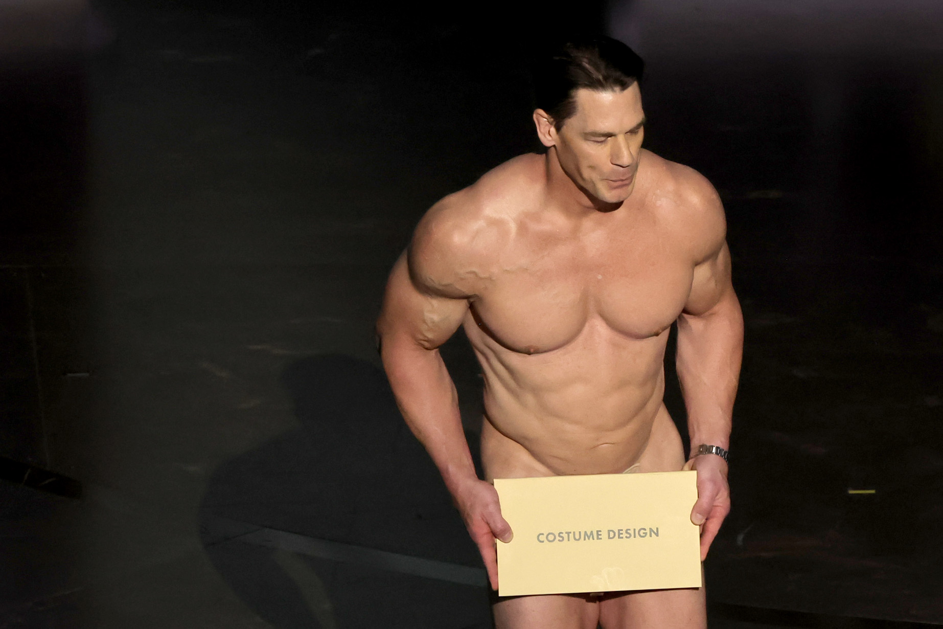 John Cena nu no palco do Oscar 2024 (Getty Images)