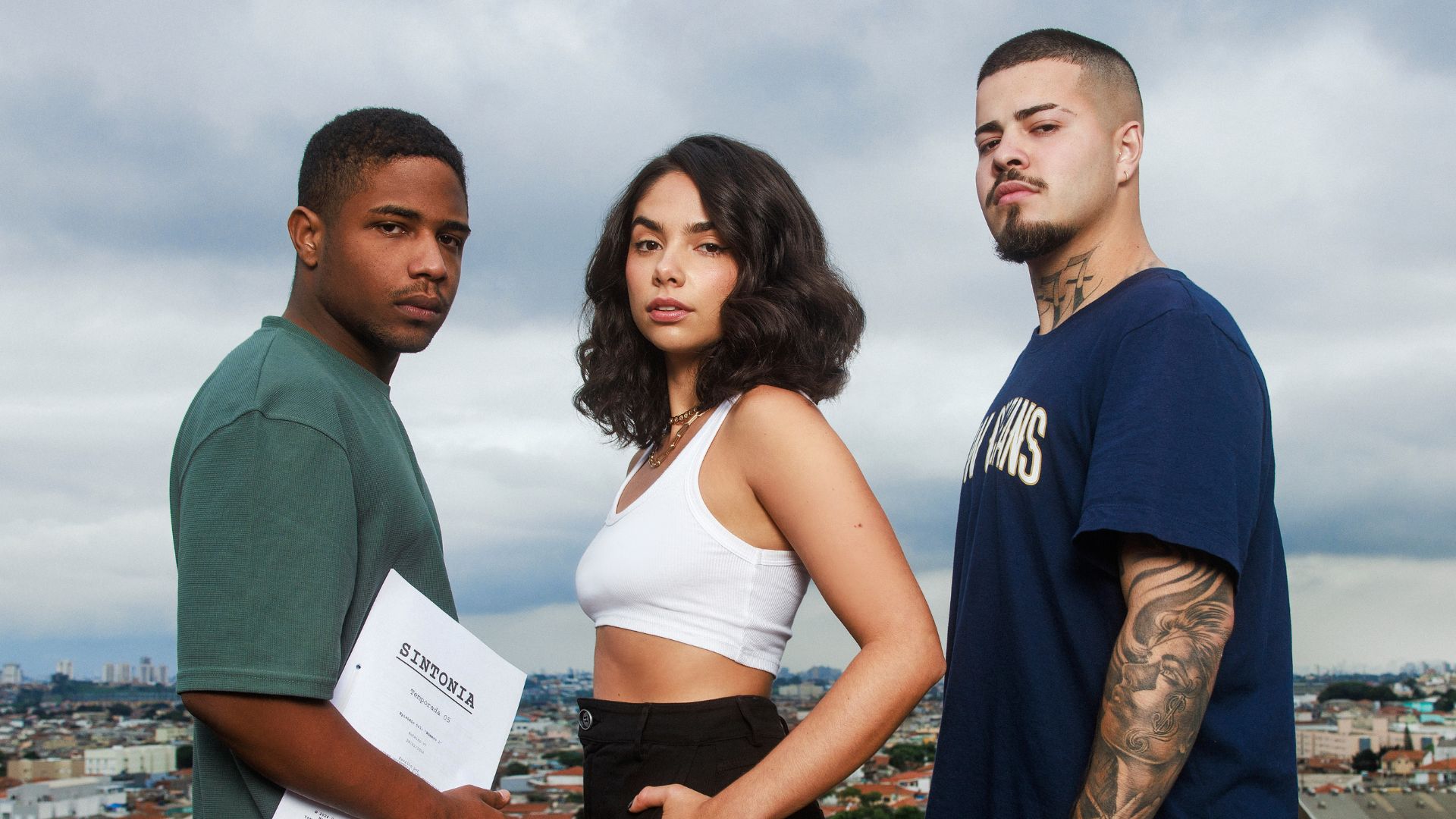 Christian Malheiros, Bruna Mascarenhas e Jottapê estrelam Sintonia, que é um dos maiores sucessos nacionais da plataforma de streaming (Foto: Vans Bumbeers/Netflix)