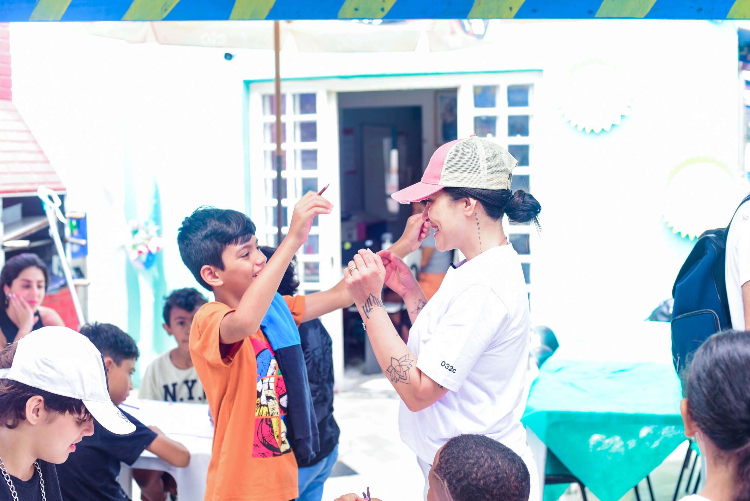 Cleo em ONG (Foto: Divulgação)