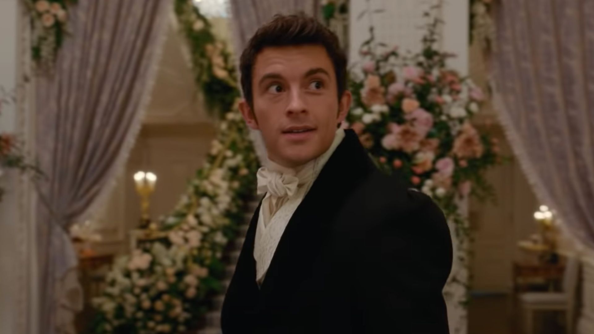 Jonathan Bailey, de Bridgerton, pode estrelar novo Jurassic World (Foto: Divulgação/Netflix)