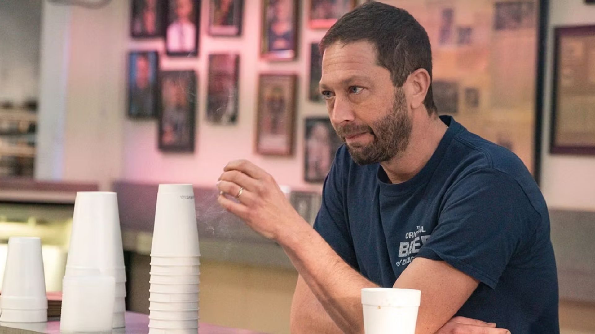 Ebon Moss-Bachrach, de O Urso, revela que não viu versões anteriores do Quarteto Fantástico