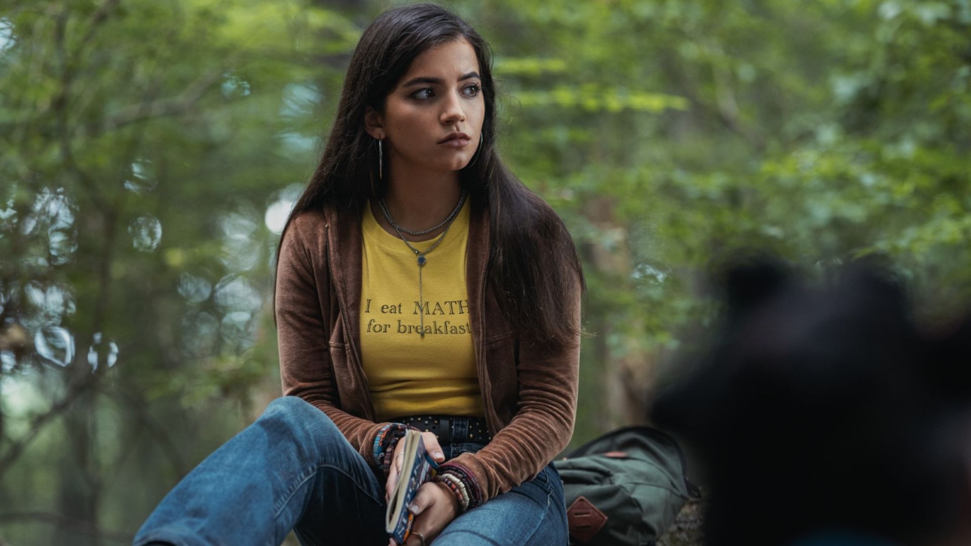 Isabela Merced, de Madame Teia, surge como Mulher Gavião nos bastidores de Superman