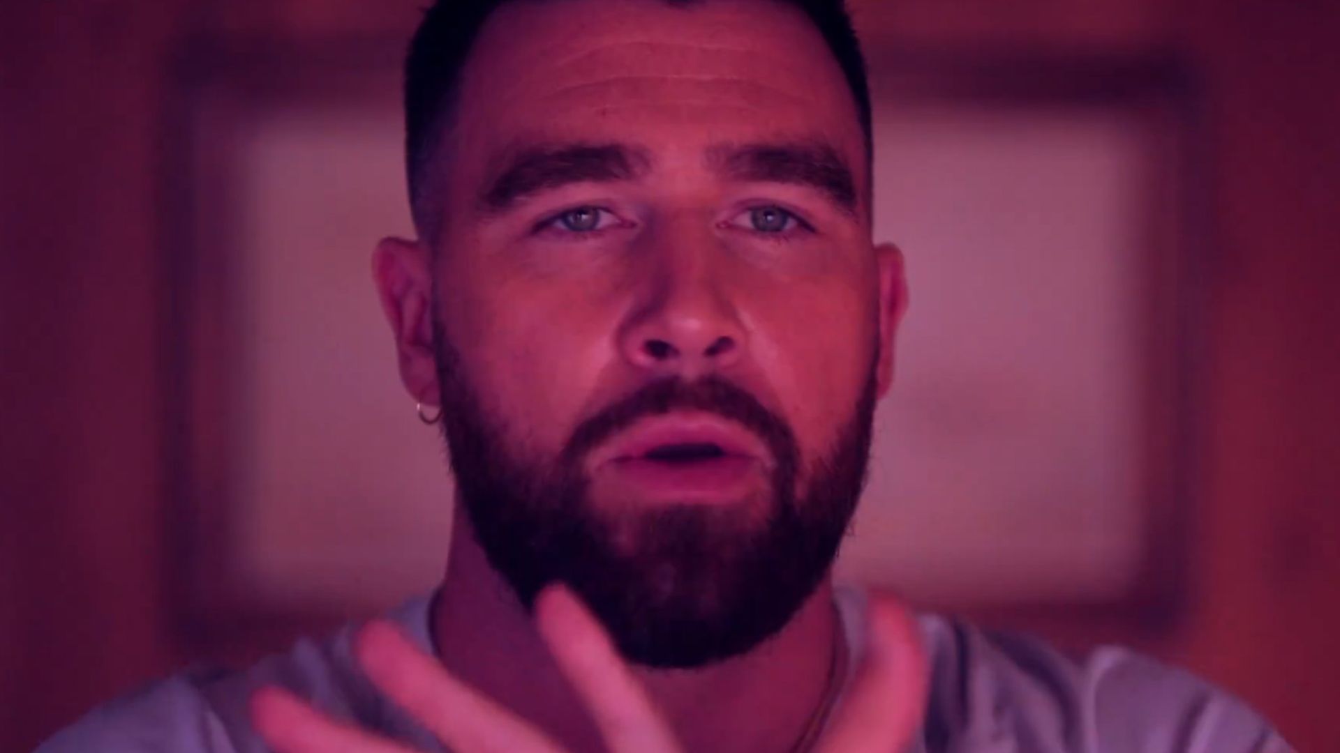 Grotesquerie, nova série de Ryan Murphy com Travis Kelce, ganha prévia