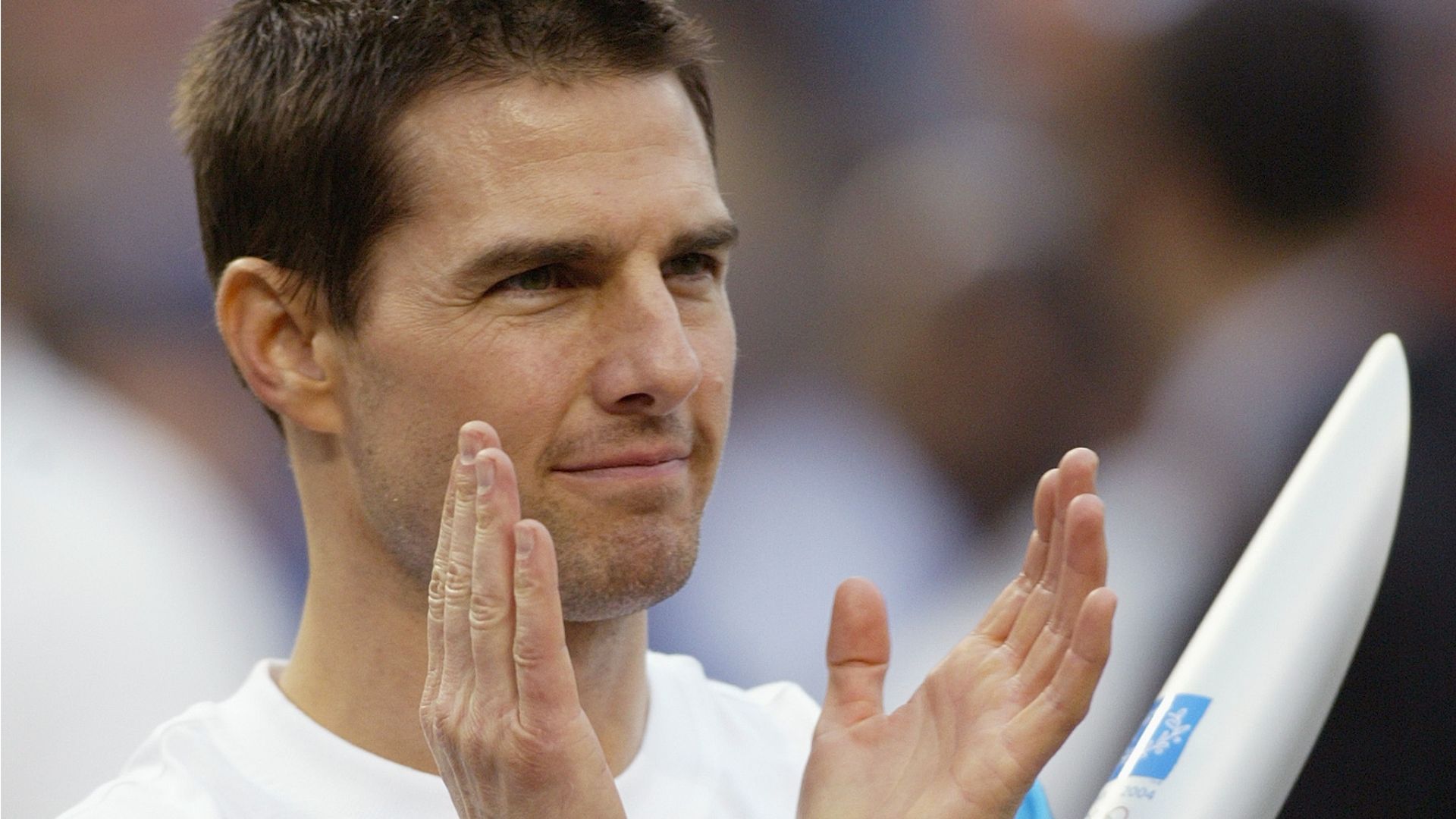 Tom Cruise participando do revezamento da tocha em 2004; ator deve participar de encerramento das Olimpíadas de Paris