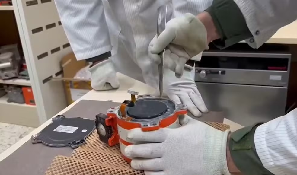 Caixa-preta da cabine do avião ATR-72 que caiu em Vinhedo (Reprodução/TV Globo)