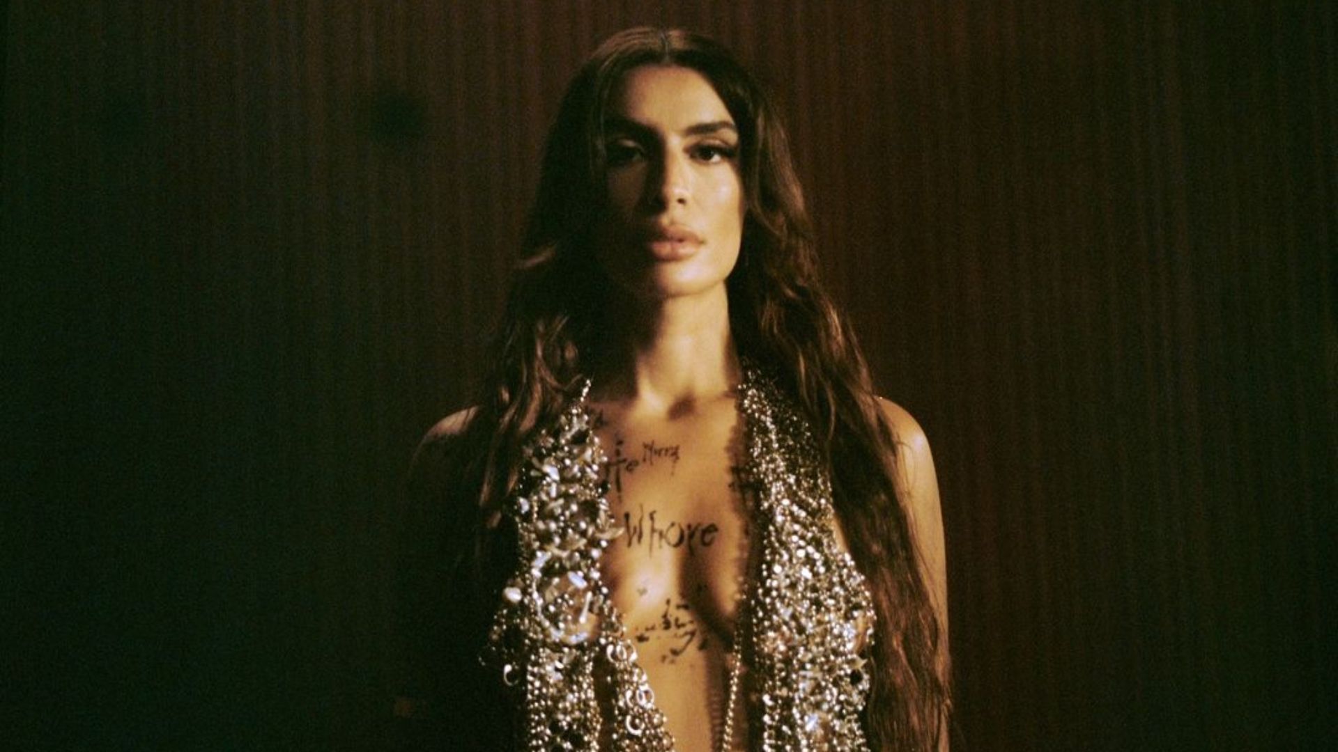 "'Alibi' é muito política": Sevdaliza comenta nova versão do hit com Anitta