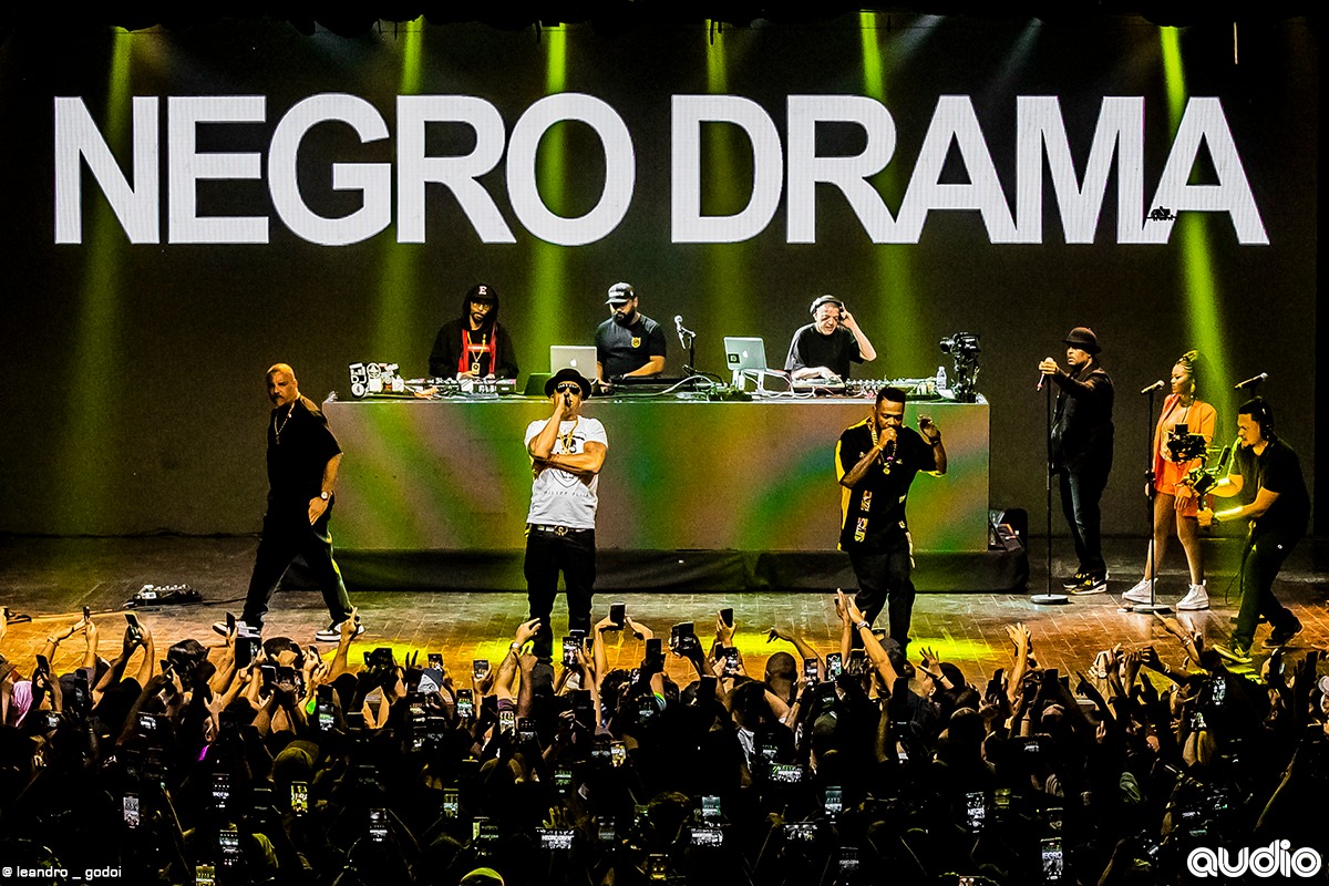 Edi Rock em show com Mano Brown, Dexter, KL Jay e cia