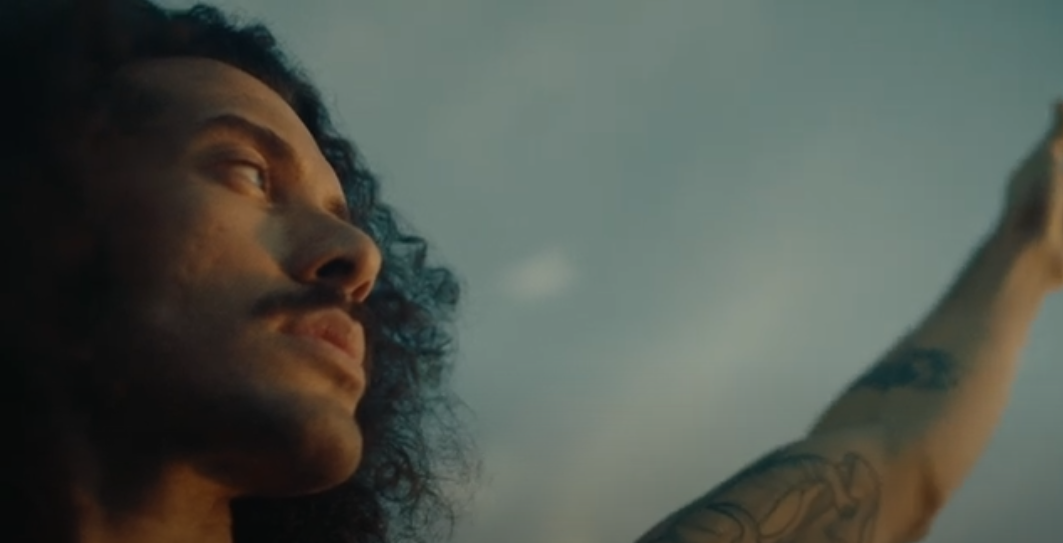 Caio em vídeo manifesto de 'Passageiro' (Reprodução)