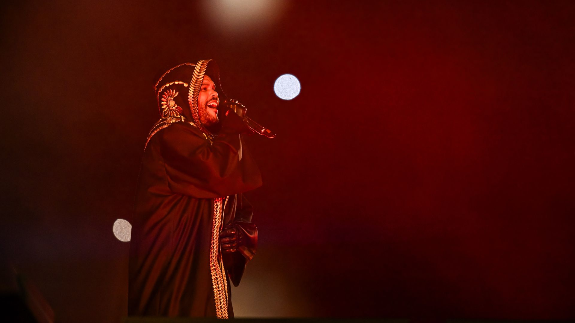 The Weeknd lança lyric video de novo single, Timeless, com cenas no Brasil