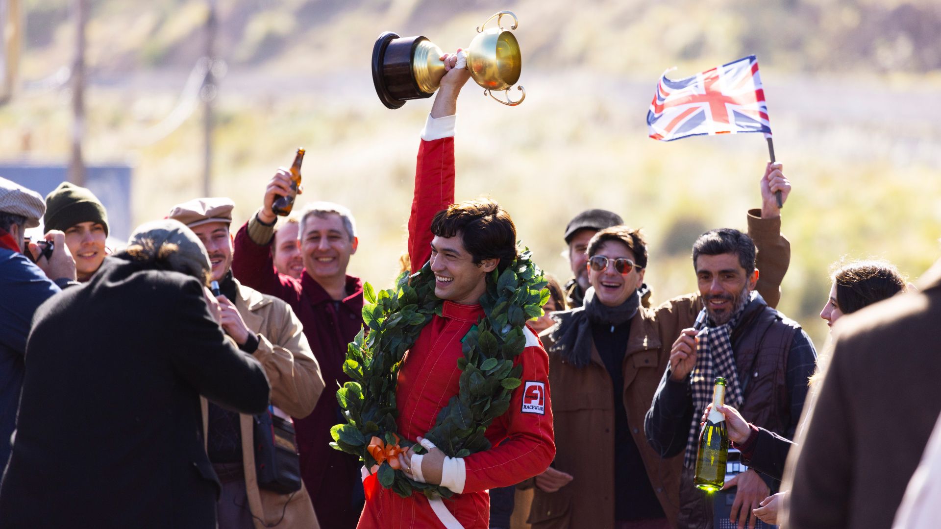 Ayrton Senna corre atrás do seu destino no trailer de Senna, minissérie da Netflix