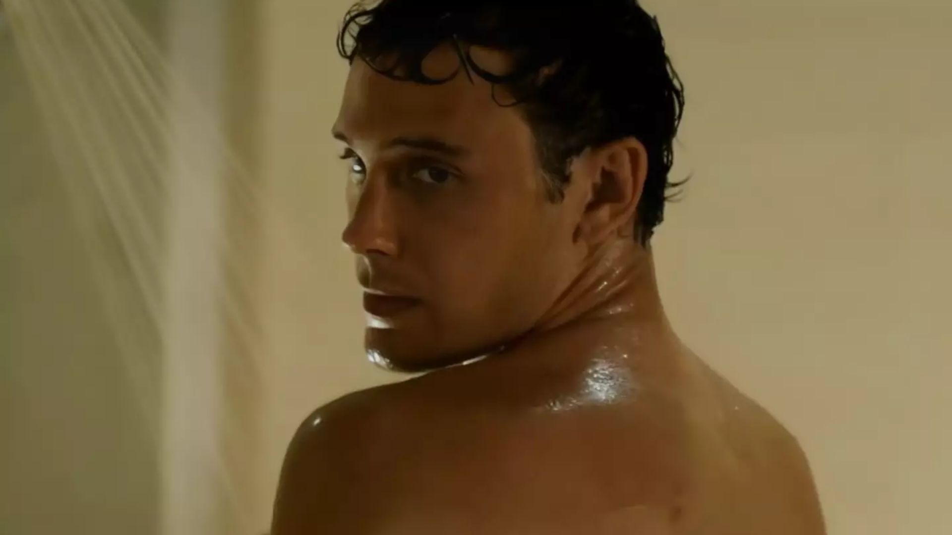 Cooper Koch não usou prótese peniana em cena de nudez em Irmãos Menendez, sucesso da Netflix: "Bem dotado"