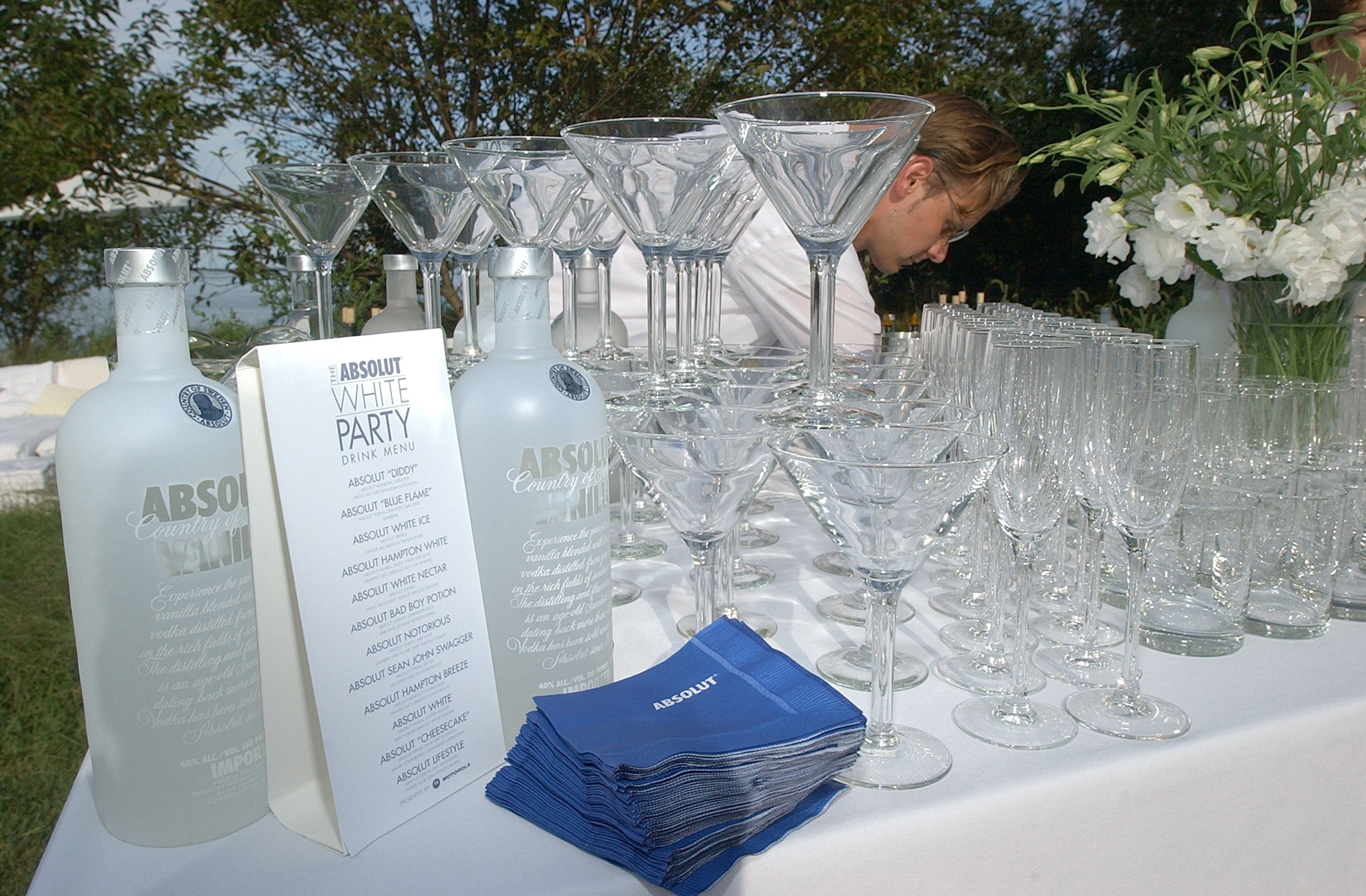 Atmosphere during Absolut White Party 2003 at Sean "Diddy" Combs Residence in East Hampton, New York, United States. (Photo by Dimitrios Kambouris/WireImage for Bad Boy Entertainment)