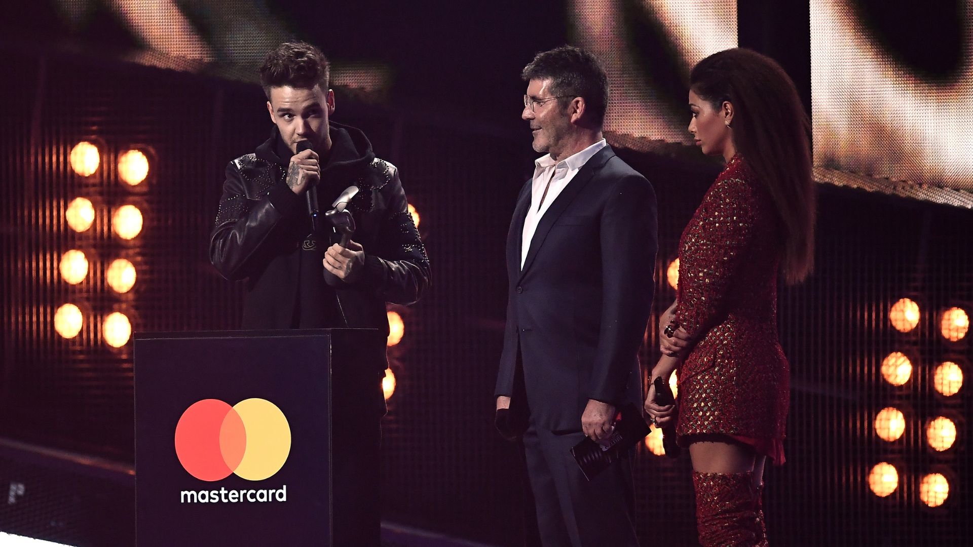 Liam Payne, Simon Cowell e Nicole Scherzinger no The BRIT Awards 2017 (Foto: Gareth Cattermole/Getty Images)