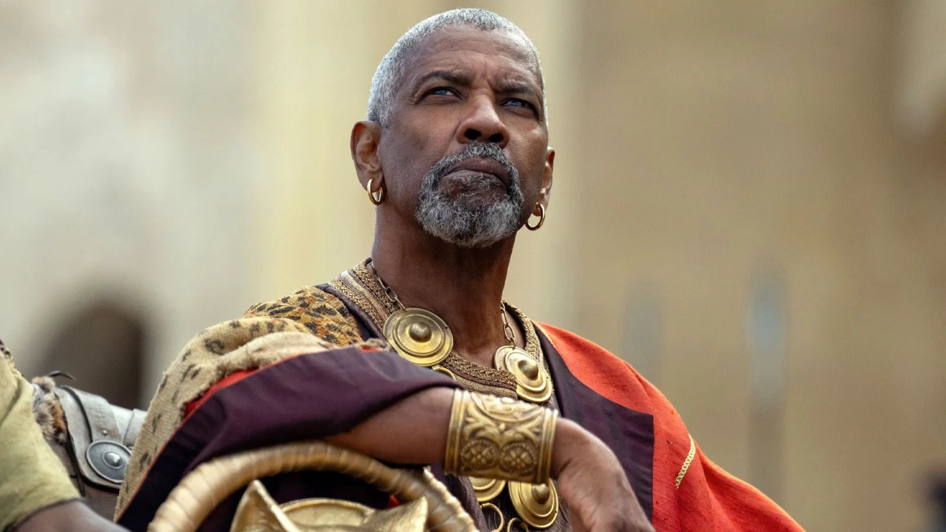 Denzel Washington deu 'beijão na boca de outro cara", mas cena foi cortada de Gladiador 2
