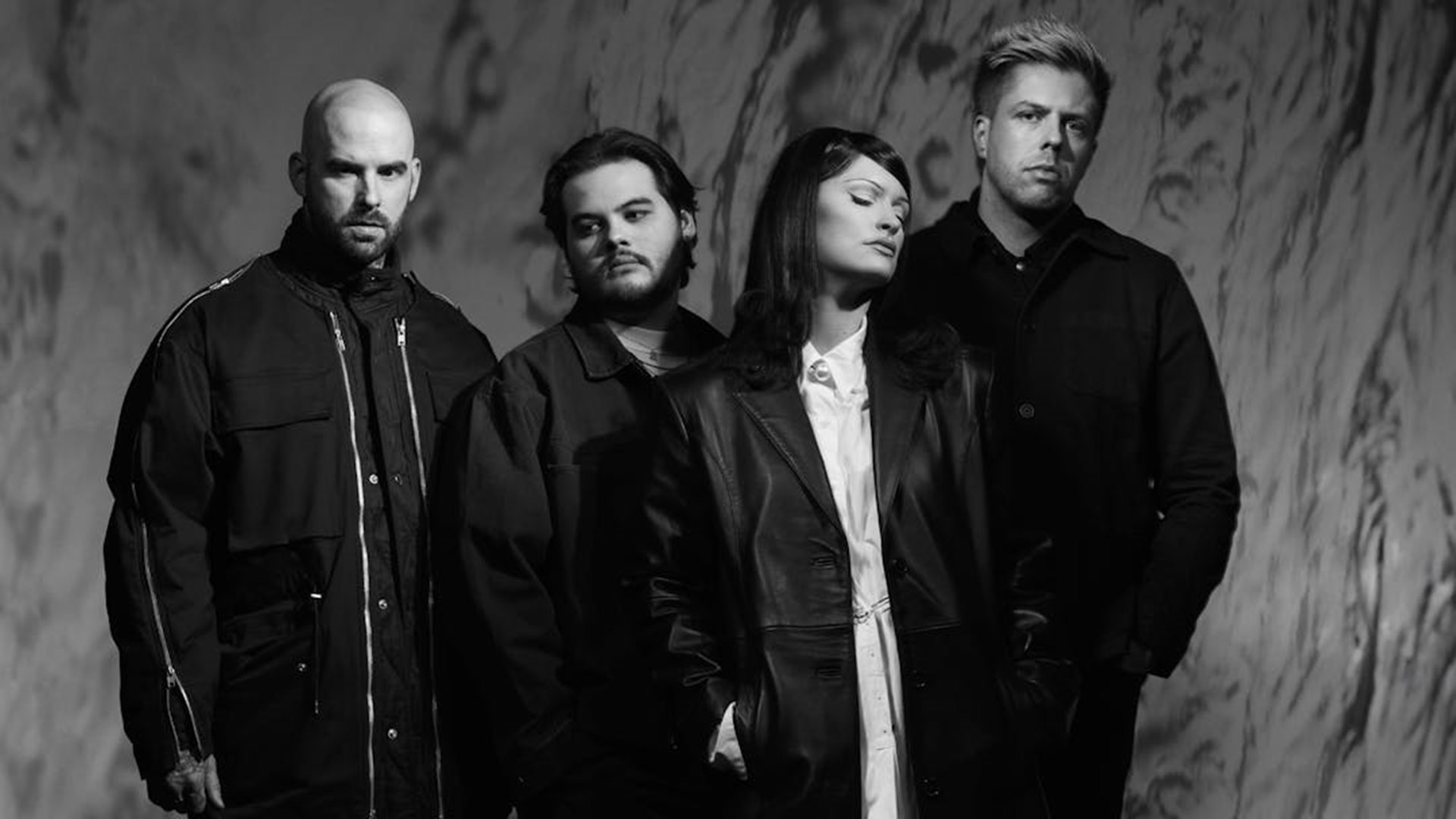 Spiritbox da esquerda para a direita: Josh Gilbert, Zev Rosenberg, Courtney LaPlante e Mike Stringer (Foto: Jonathan Weiner / divulgação)