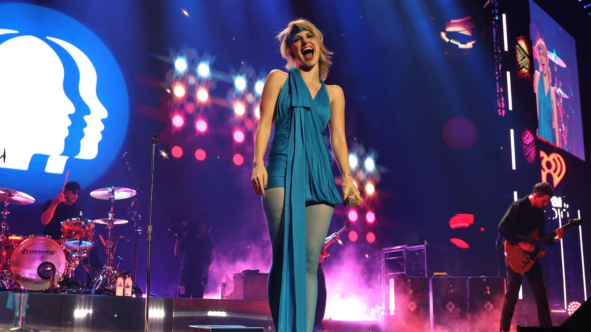 Hayley Williams em show do Paramore (Foto: Kevin Mazur/Getty Images for iHeartRadio)