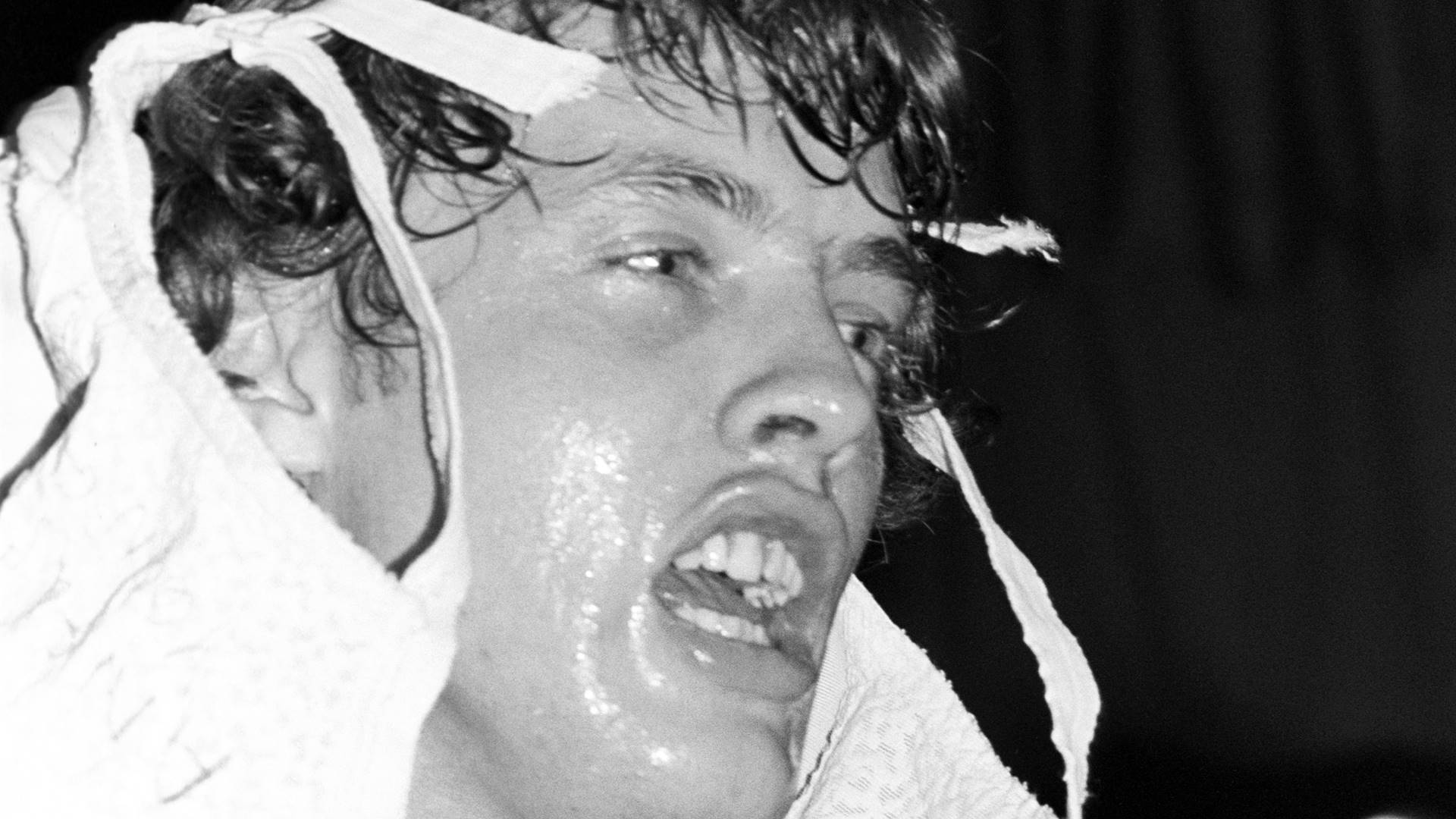 Angus Young na década de 1970 (Foto: Ebet Roberts / Getty Images)