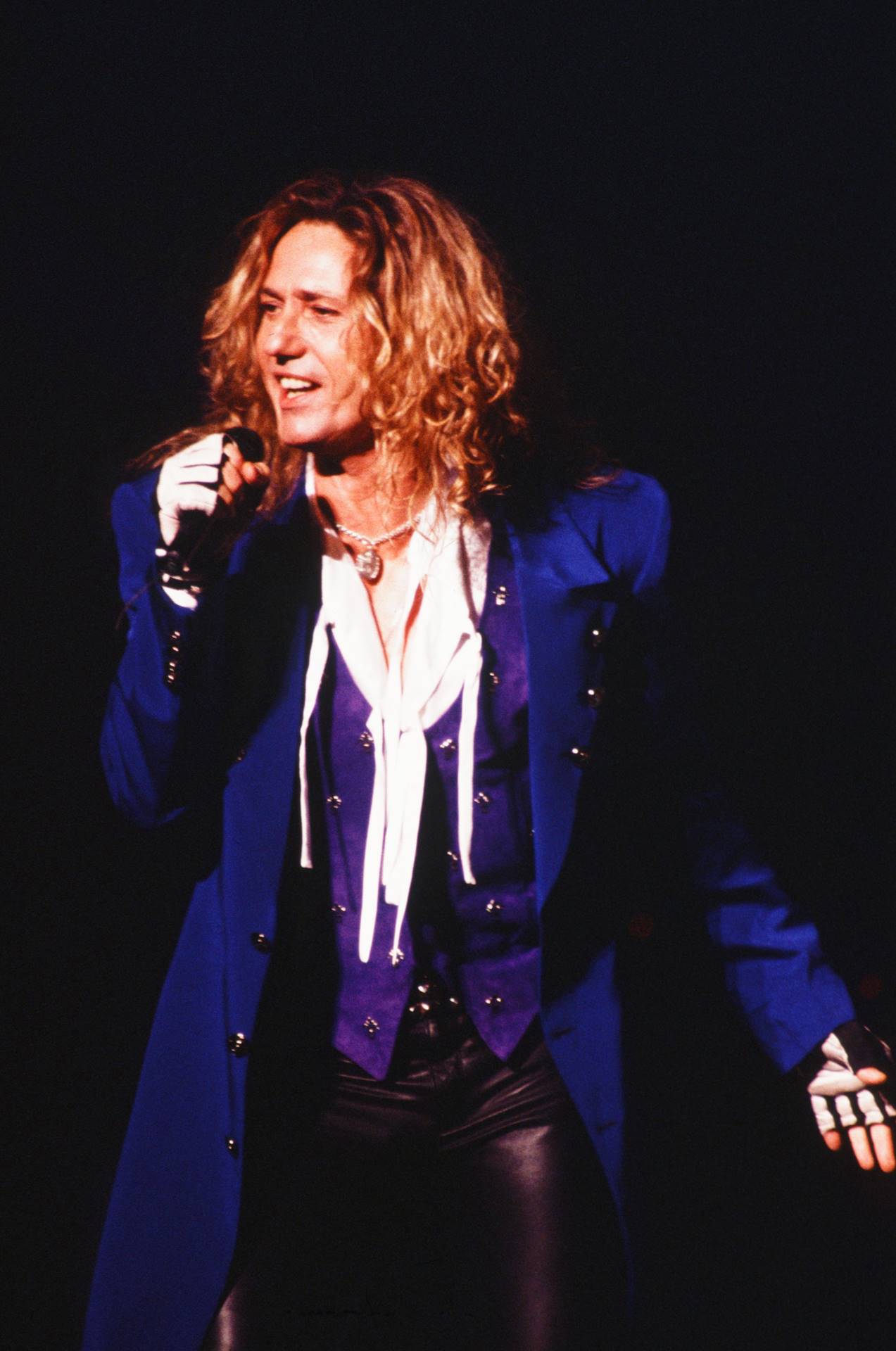 David Coverdale durante show com Jimmy Page em 1993 (Foto: Koh Hasebe / Shinko Music / Getty Images)