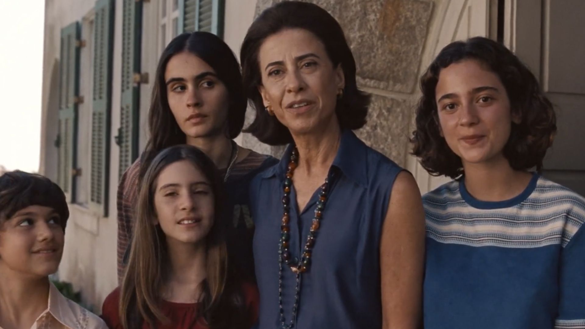 Onde assistir a Ainda Estou Aqui, que deu o Globo de Ouro a Fernanda Torres?