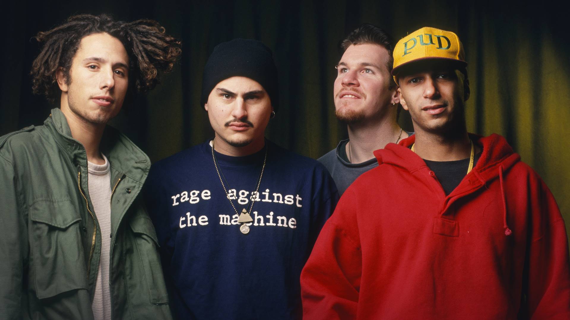 Rage Against the Machine em 1993: (E-D) Zack De La Rocha, Tim Commerford, Brad Wilk e Tom Morello