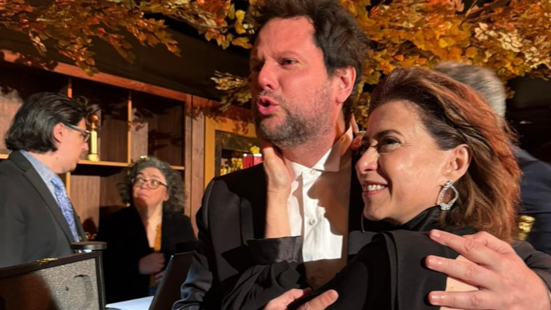 Selton Mello chora após vitória de Fernanda Torres no Globo de Ouro: 'Muito amor'