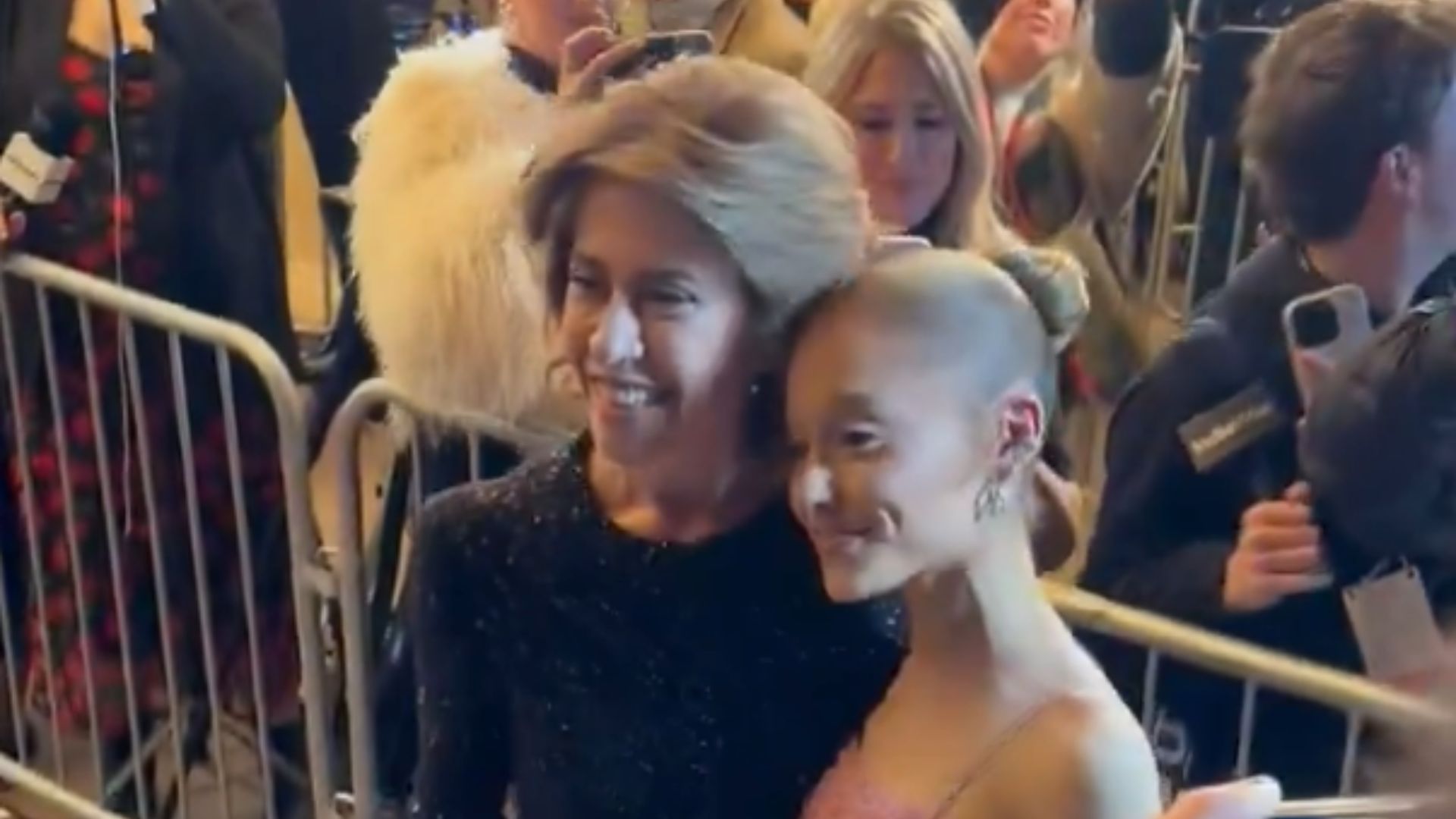 Fernanda Torres e Ariana Grande no Festival Internacional de Cinema de Santa Bárbara (Foto: Reprodução/Twitter)