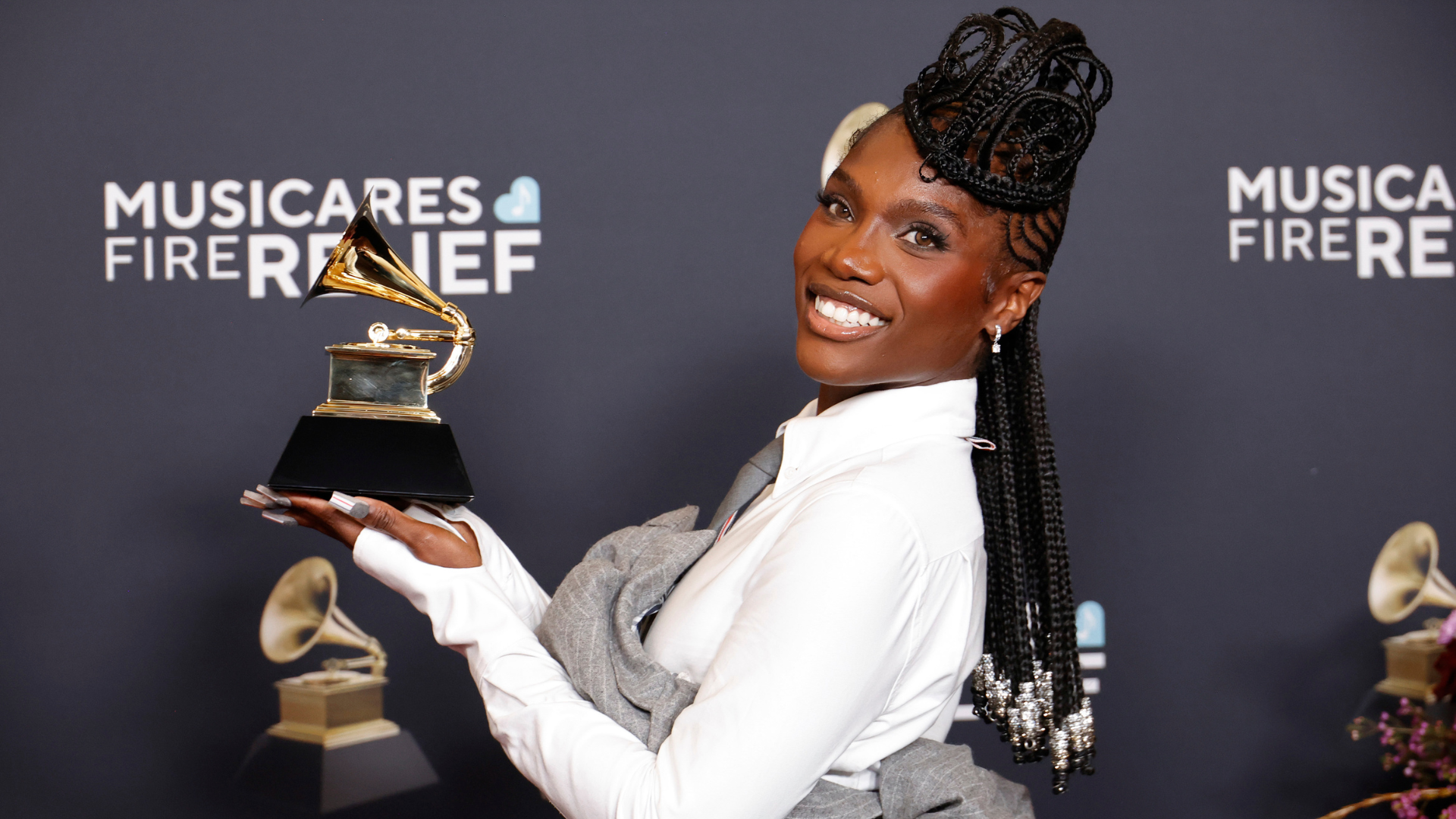 Doechii posa na sala de imprensa do 67º Grammy Awards, na Crypto.com Arena, em Los Angeles (02/02/2025), após vencer o prêmio de Melhor Álbum de Rap por Alligator Bites Never Heal.