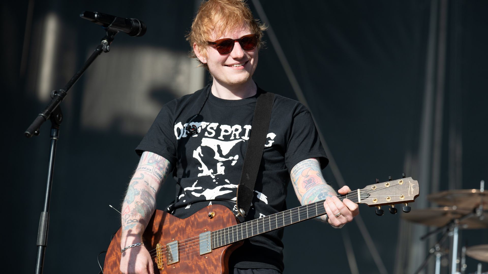 Ed Sheeran é parado pela polícia ao realizar show a céu aberto na Índia