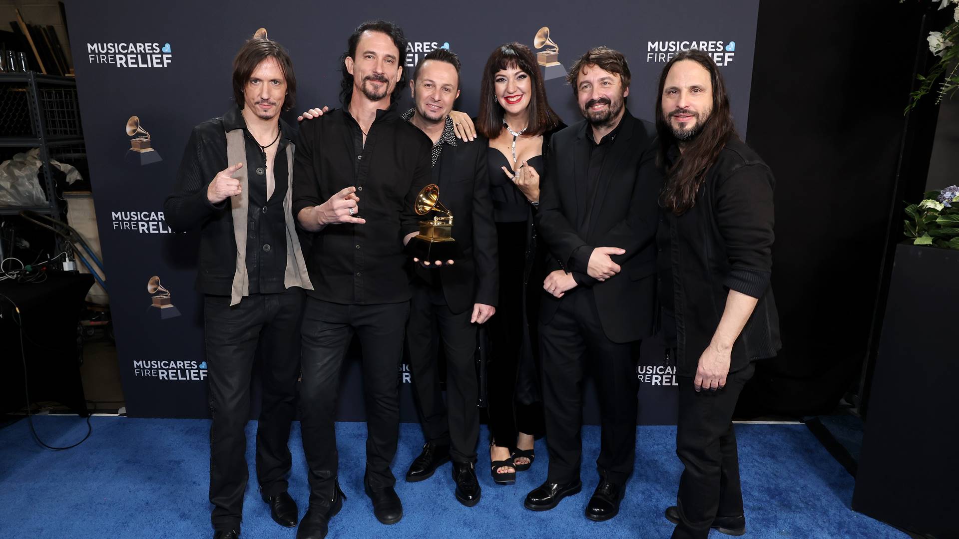 Gojira, Marina Viotti e Victor Le Manse com o Grammy de Melhor Performance de Metal