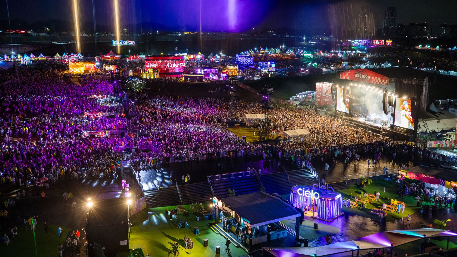 SAO PAULO, BRAZIL - MARCH 23: A general view of the atmosphere and crowd during day two of Lollapalooza Brazil at Autodromo de Interlagos on March 23, 2024 in Sao Paulo, Brazil. (Photo by Mauricio Santana/Getty Images)