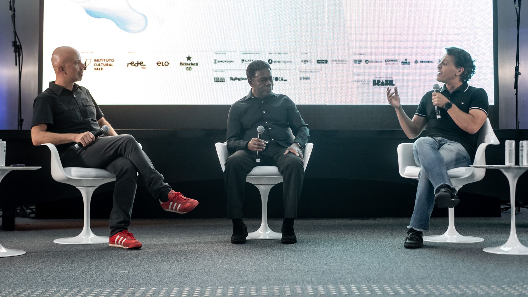 Oscar Rodrigues Alves, Paulinho da Costa e João Marcelo Bôscoli (Foto: Júlia Magalhães)