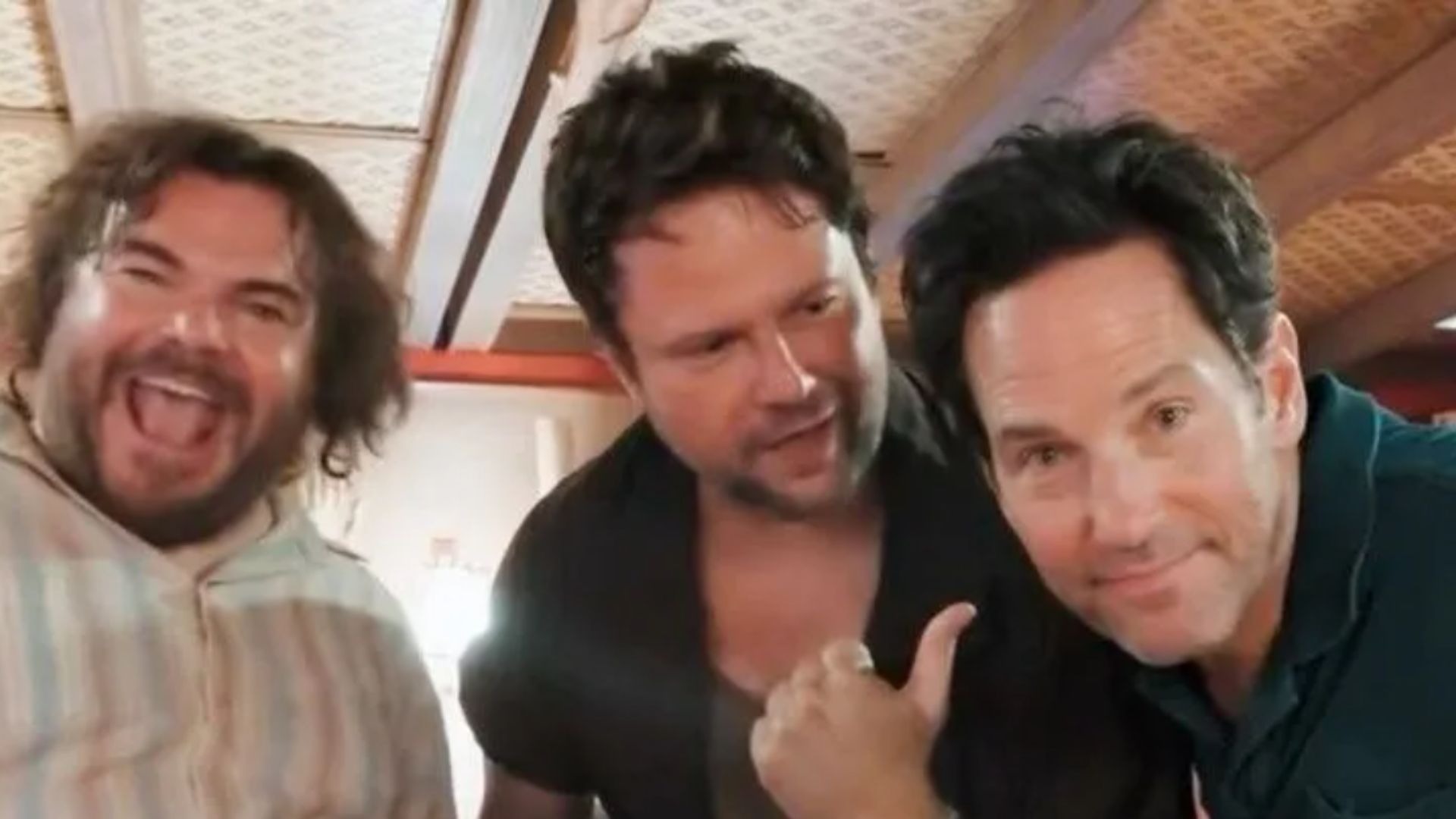 Selton Mello curte com Jack Black e Paul Rudd nos bastidores de Anaconda