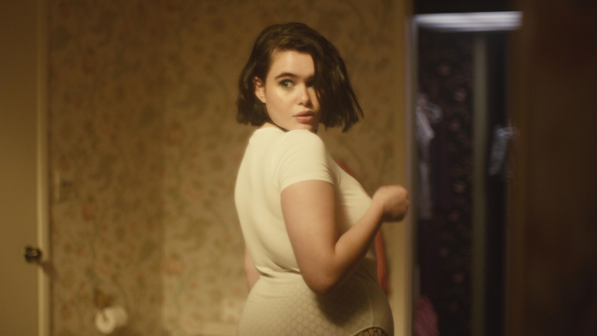 Barbie Ferreira como Kat Hernandez em Euphoria