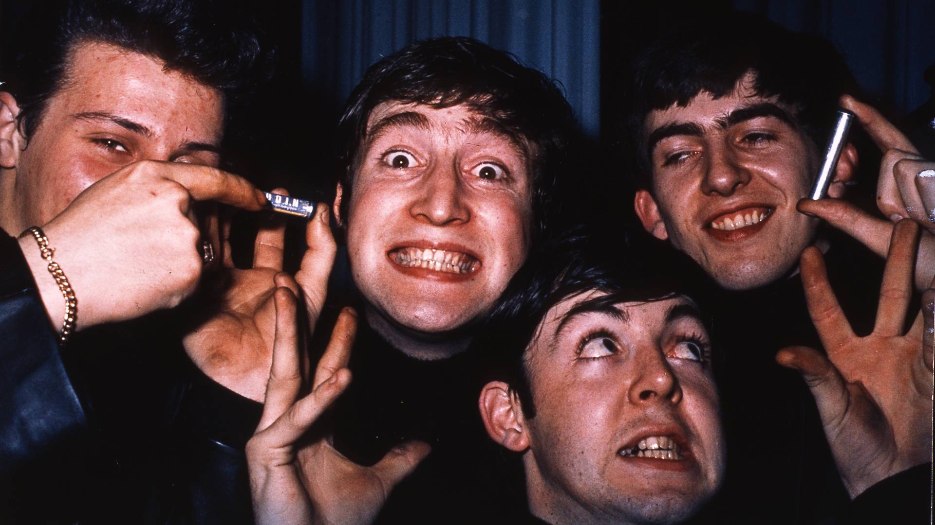 Beatles em Hamburgo, 1962 (E-D): Pete Best, John Lennon, Paul McCartney e George Harrison