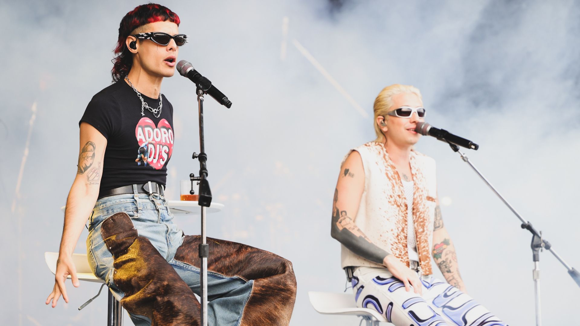 Ca7riel & Paco Amoroso faz show explosivo e conquista o público brasileiro no Lollapalooza; leia a resenha