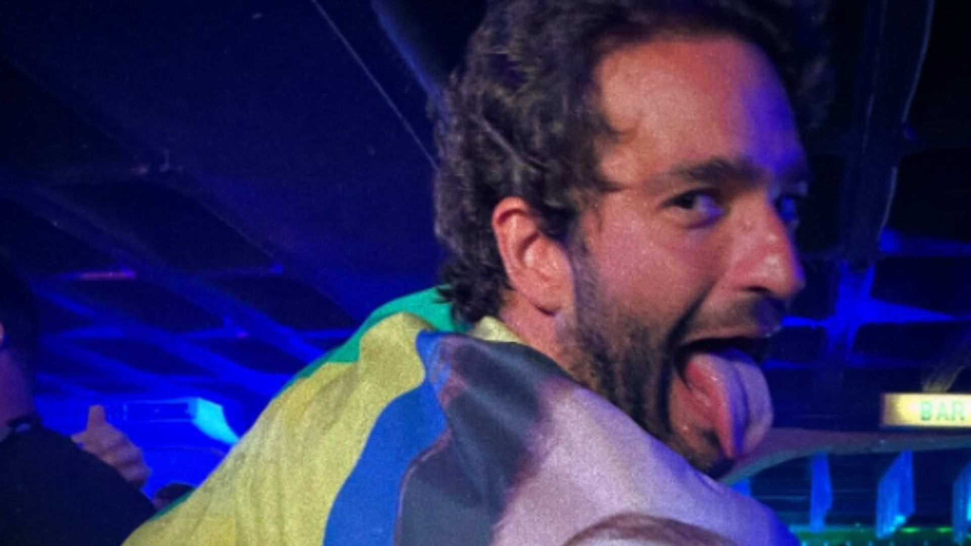 Elenco de Ainda Estou Aqui celebra vitória no Oscar direto da Sapucaí