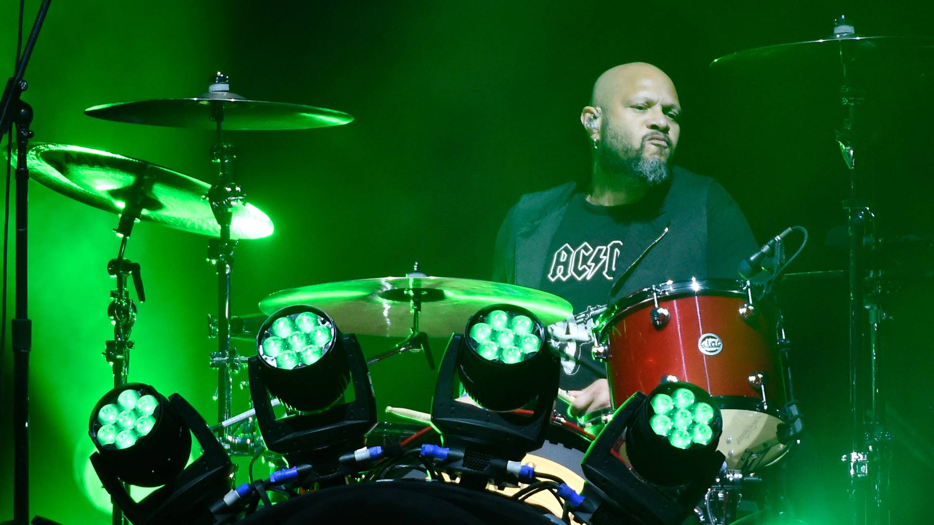Frank Ferrer com o Guns N' Roses em 2016