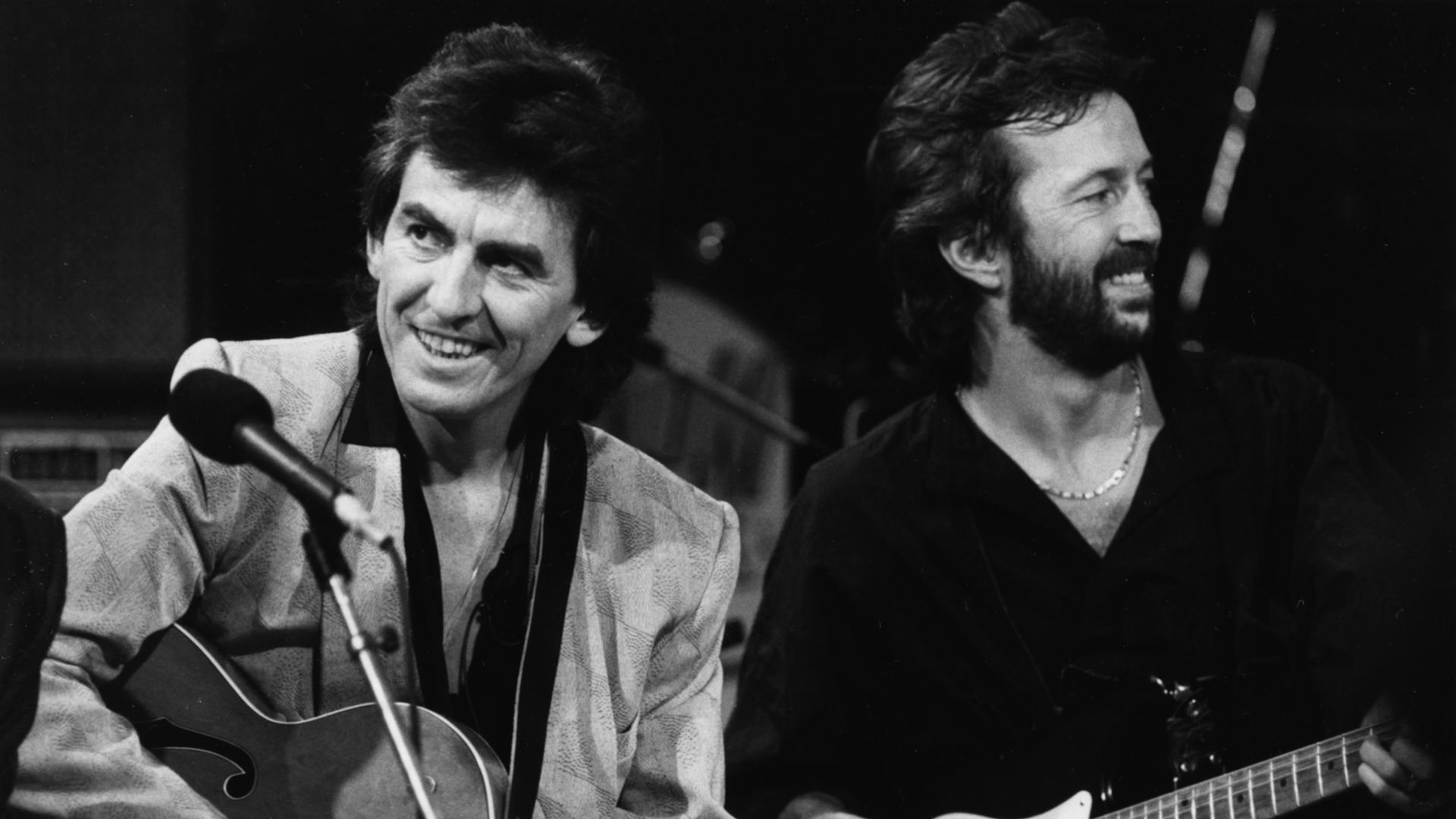 George Harrison e Eric Clapton em 1985