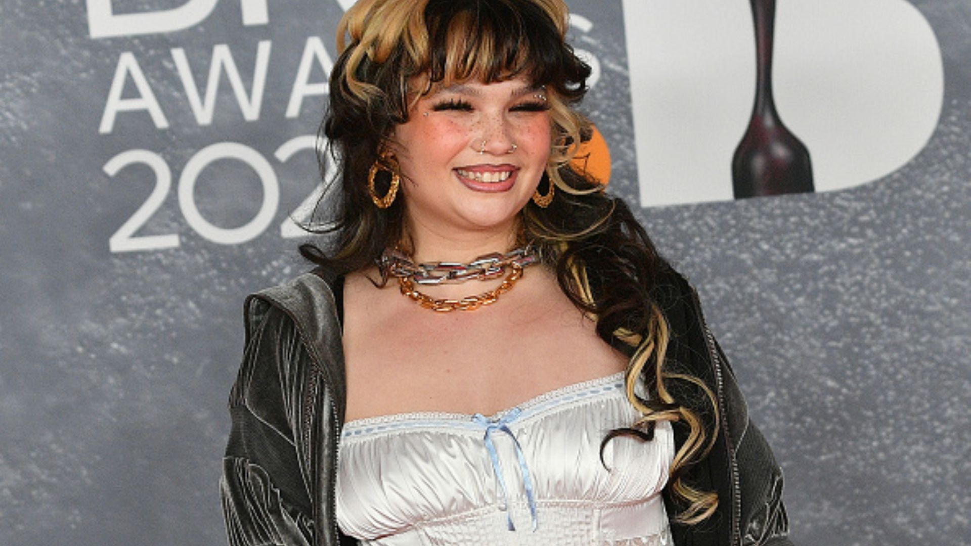 Lola Young no BRIT Awards 2025