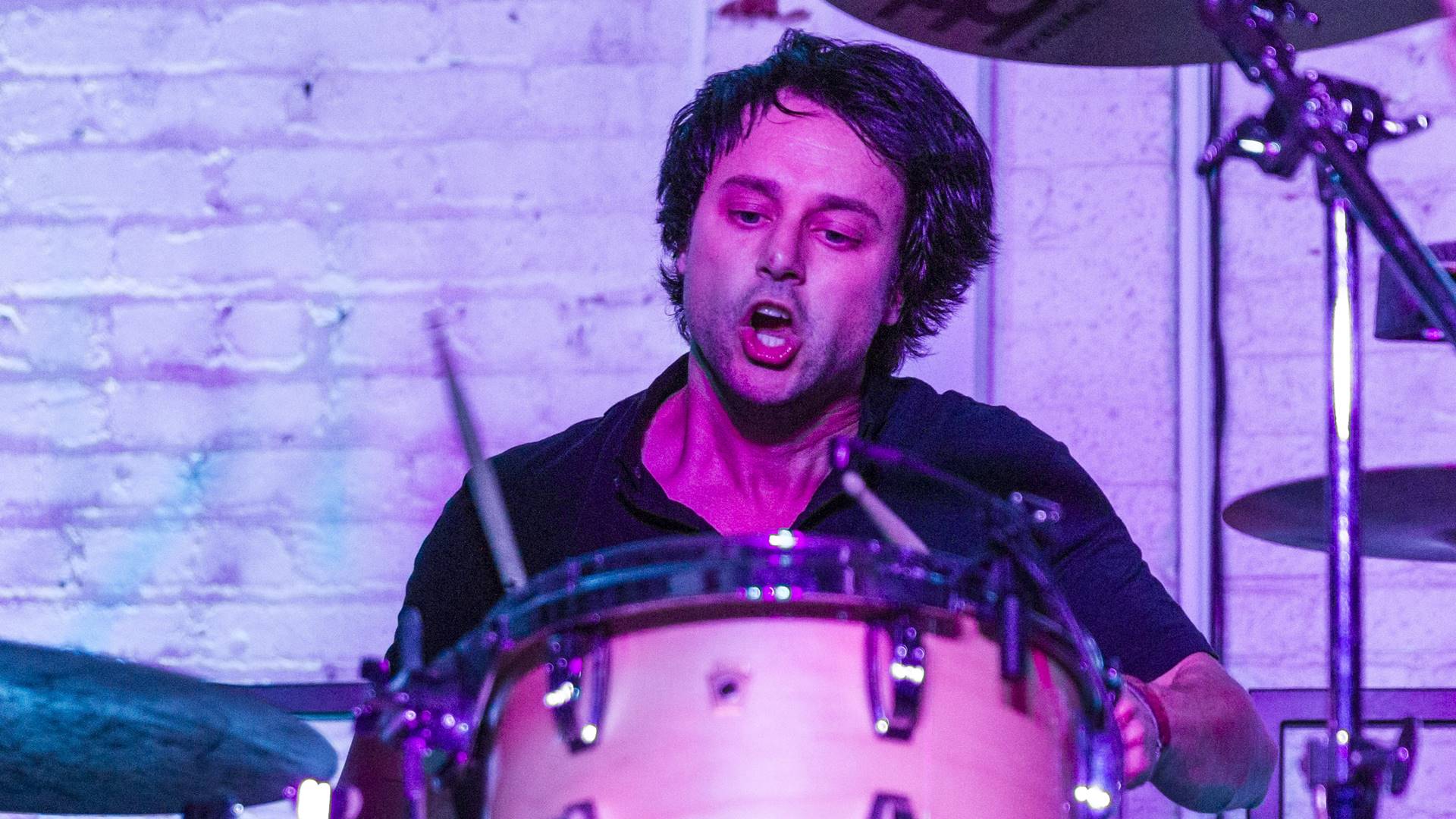 Isaac Carpenter, novo baterista do Guns N' Roses, em 2013