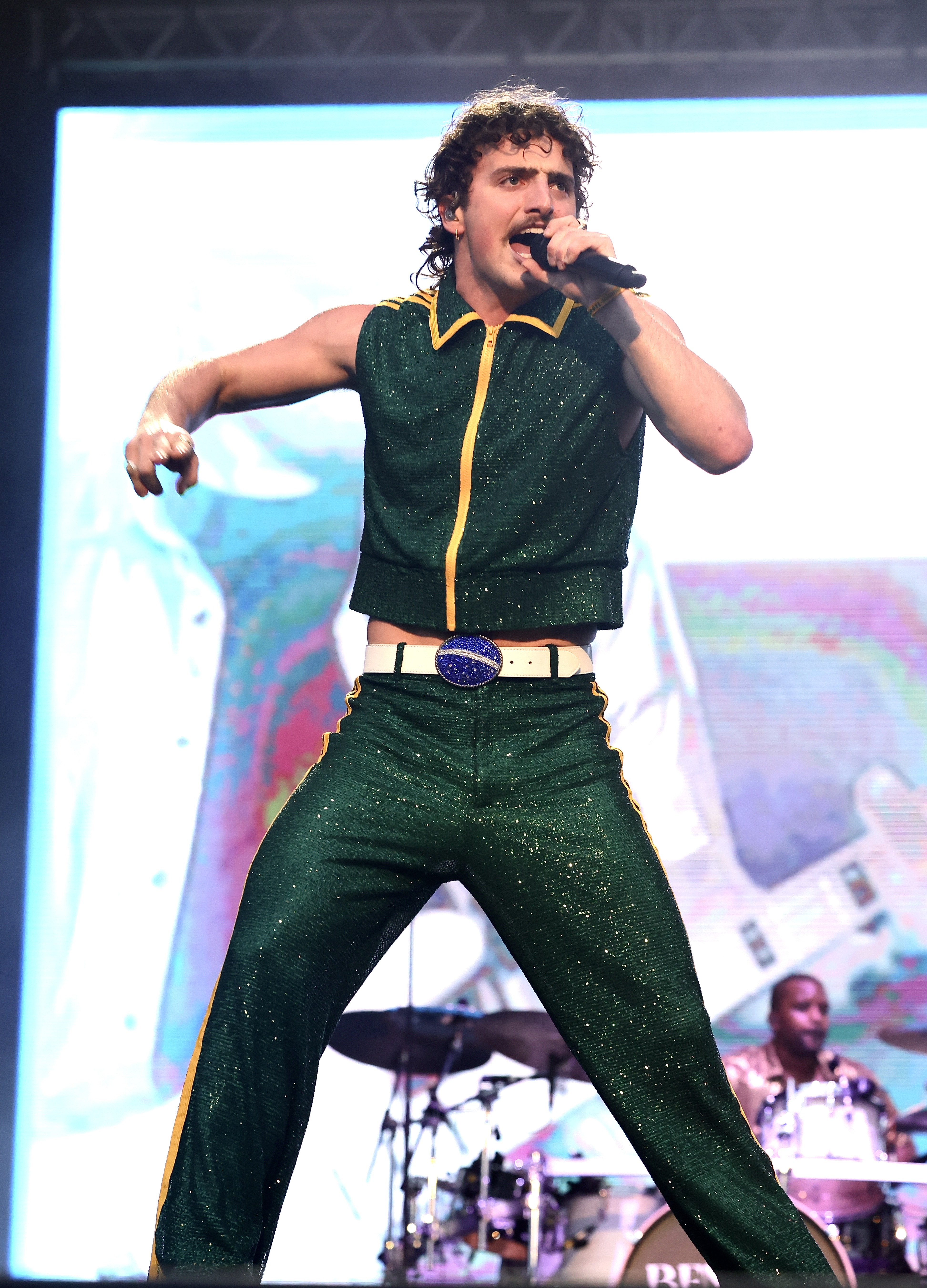 Benson Boone mostra presença de palco e muito mais em show no Lollapalooza (Foto: Iwi Onodera/Brazil News)